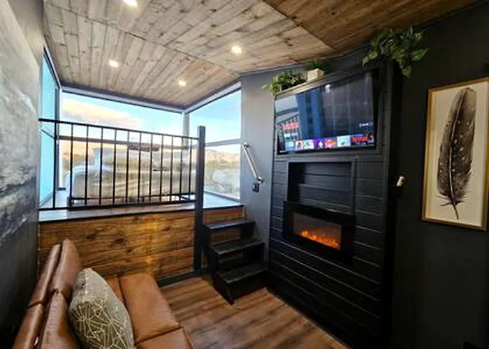 Arizona Adventure Awaits: Glamping Offering Exquisite Views Meadview