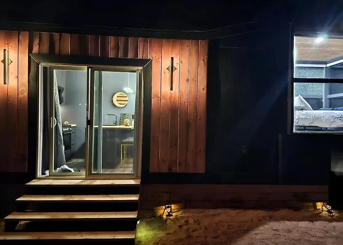 Arizona Adventure Awaits: Glamping Offering Exquisite Views * Meadview